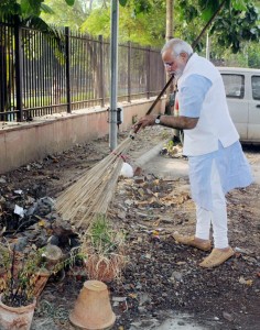 Modi walking the talk with his Swachh Bharat Campaign